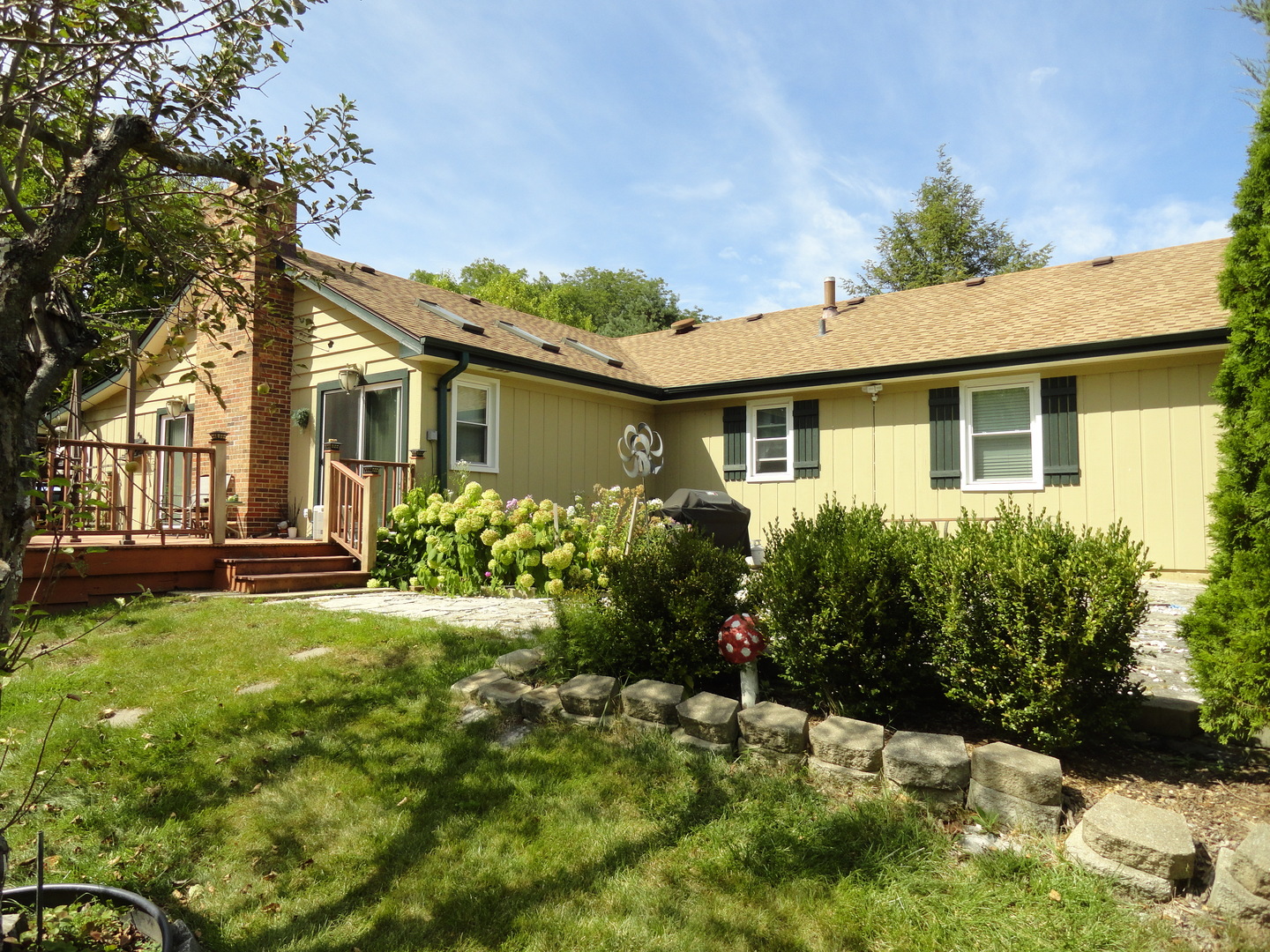 6 Lagoon Drive, Hawthorn Woods, IL 60047