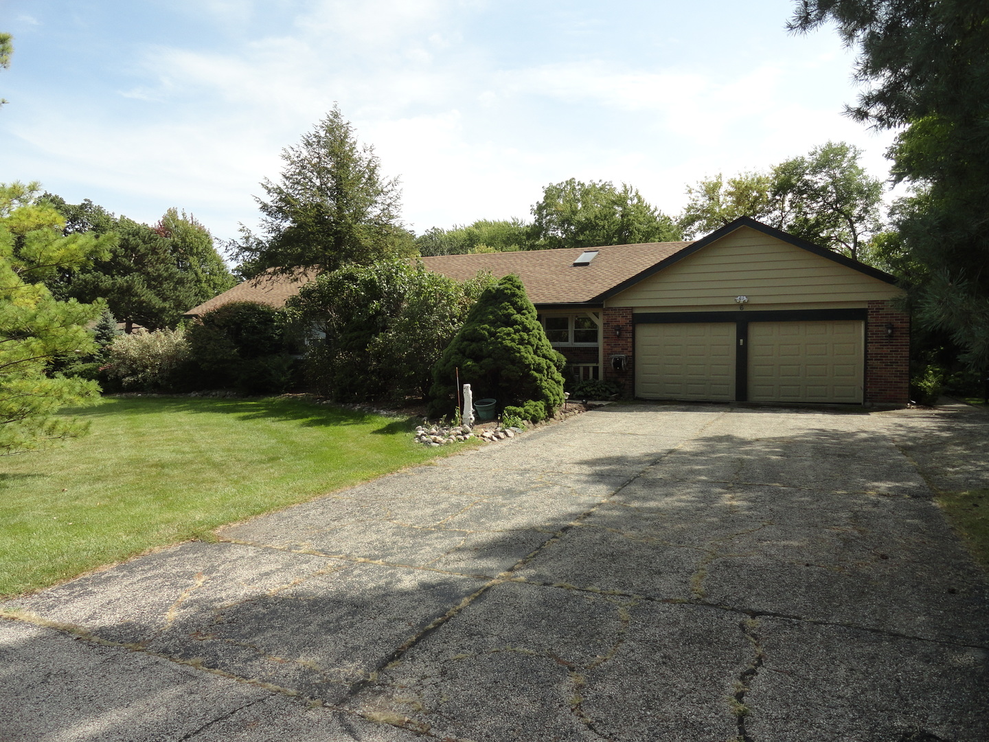 6 Lagoon Drive, Hawthorn Woods, IL 60047