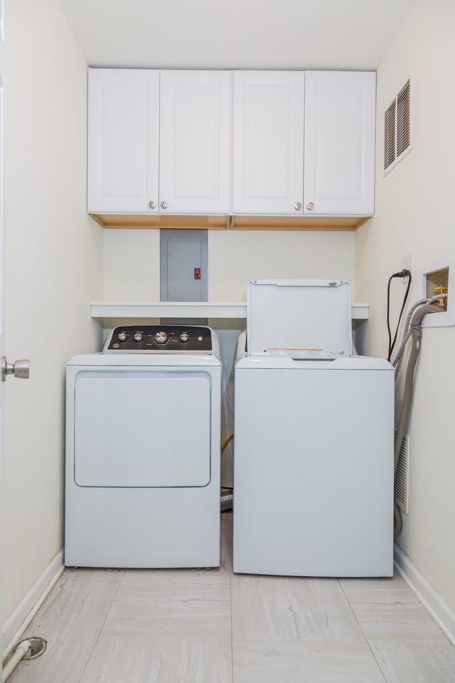 1515 MERCURY Drive #4, Schaumburg, IL 60193