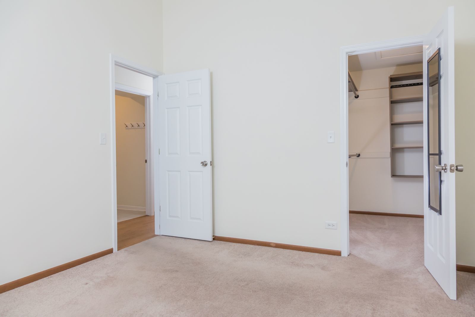 1515 MERCURY Drive #4, Schaumburg, IL 60193