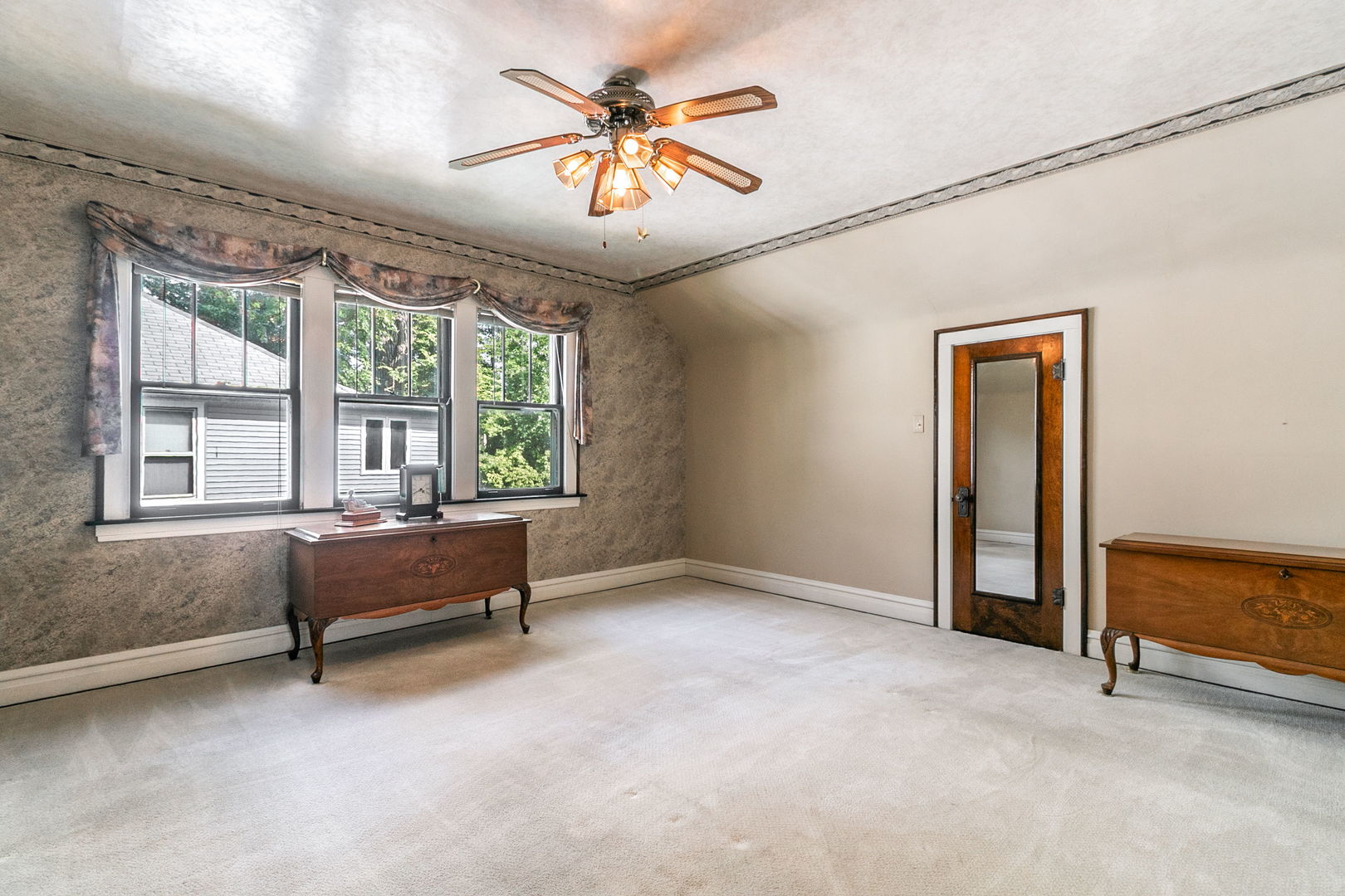 354 Lionel Road, Riverside, IL 60546