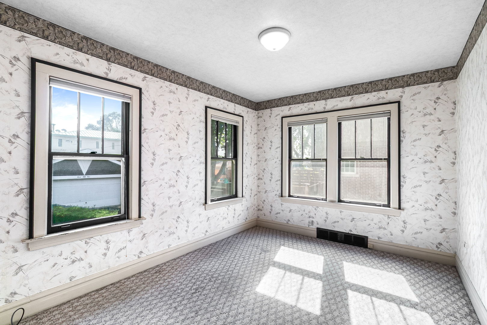 354 Lionel Road, Riverside, IL 60546