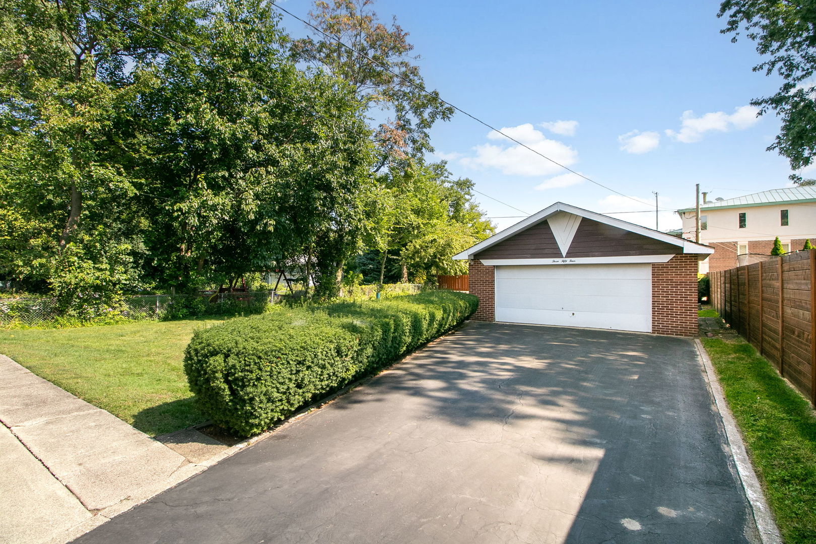 354 Lionel Road, Riverside, IL 60546
