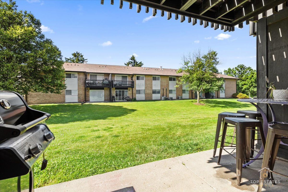 11B Kingery Quarter #107, Willowbrook, IL 60527