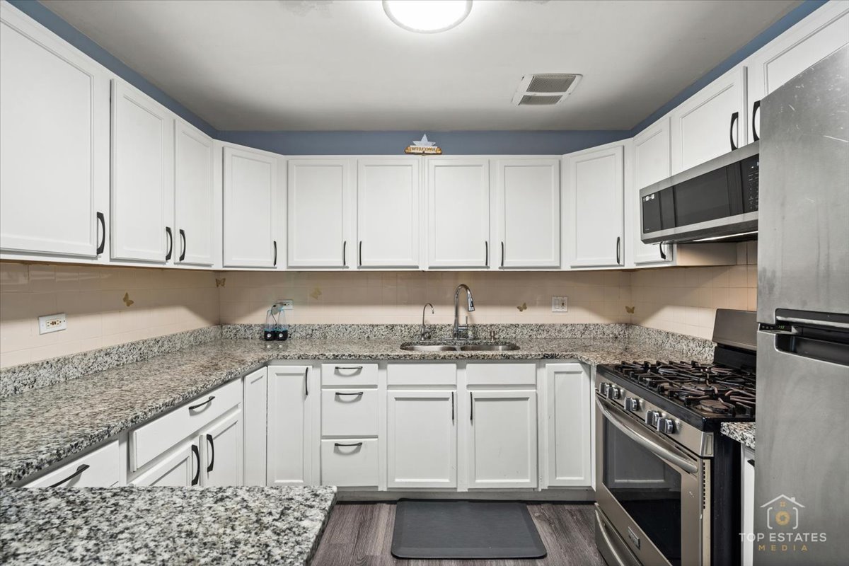 11B Kingery Quarter #107, Willowbrook, IL 60527