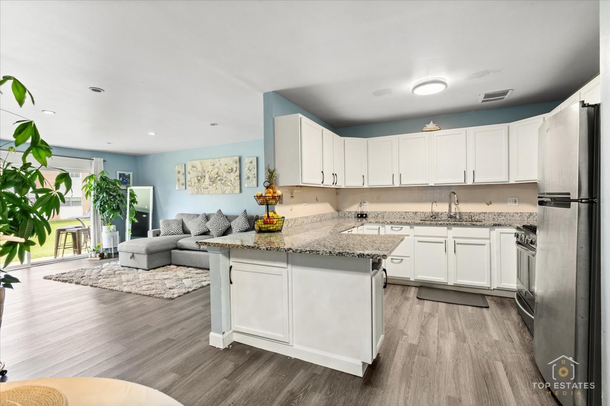 11B Kingery Quarter #107, Willowbrook, IL 60527