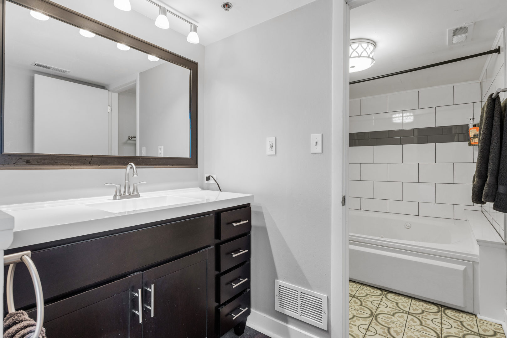 6020 Lake Bluff Drive #701, Tinley Park, IL 60477