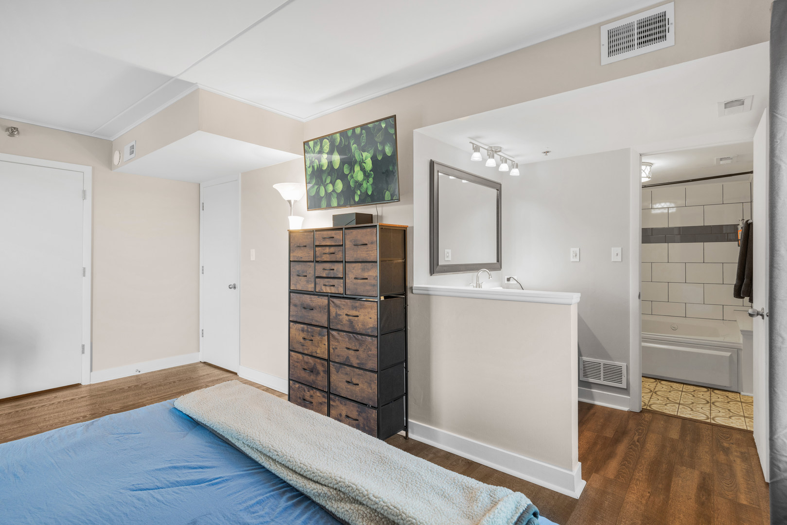 6020 Lake Bluff Drive #701, Tinley Park, IL 60477