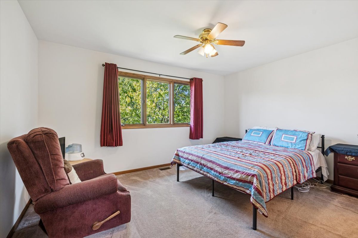 18334 Pine Wood Lane, Tinley Park, IL 60477