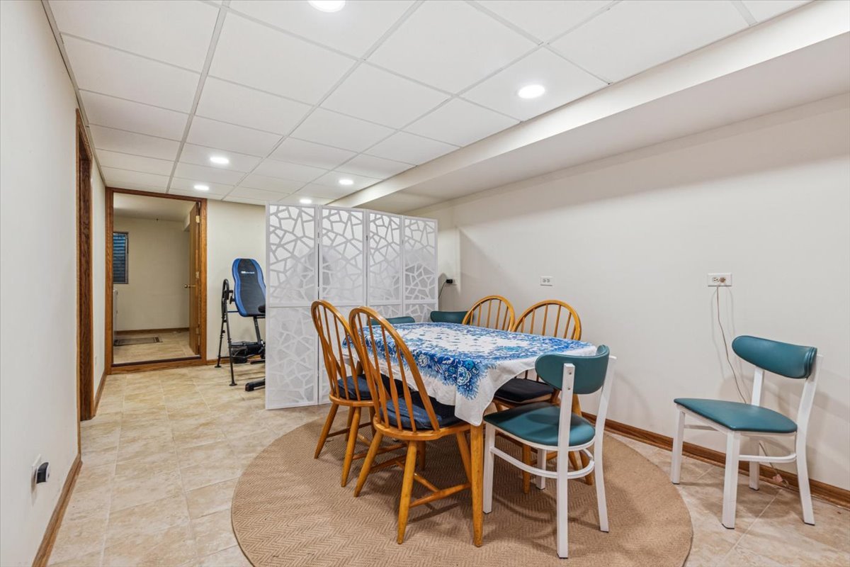 18334 Pine Wood Lane, Tinley Park, IL 60477