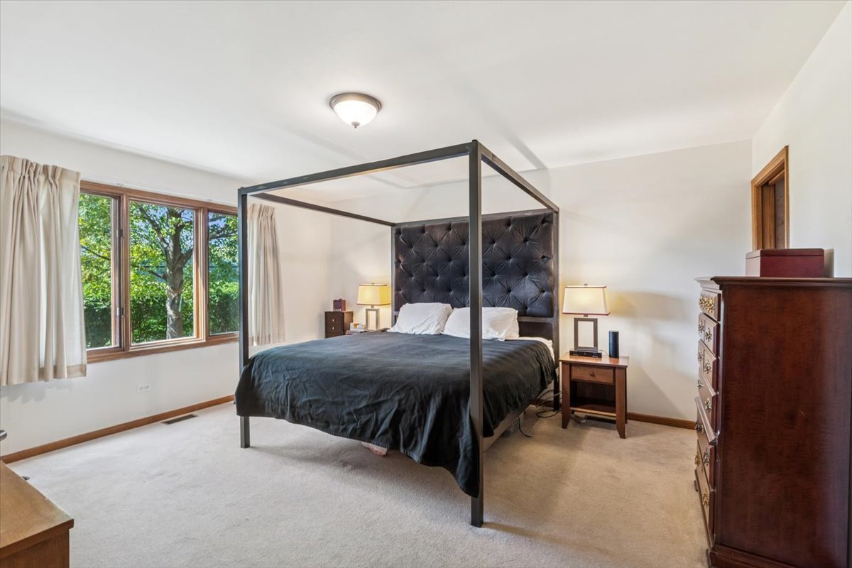 18334 Pine Wood Lane, Tinley Park, IL 60477