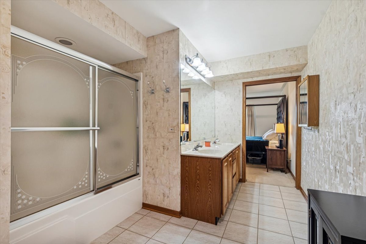 18334 Pine Wood Lane, Tinley Park, IL 60477