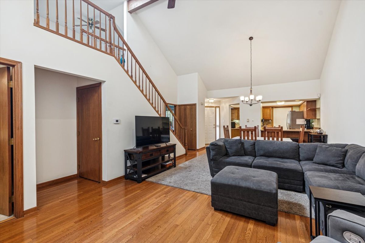 18334 Pine Wood Lane, Tinley Park, IL 60477