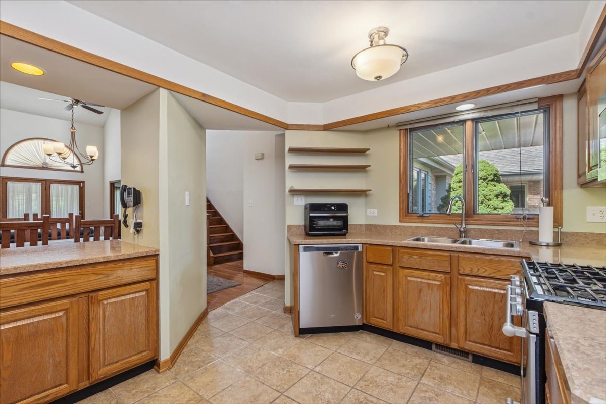 18334 Pine Wood Lane, Tinley Park, IL 60477