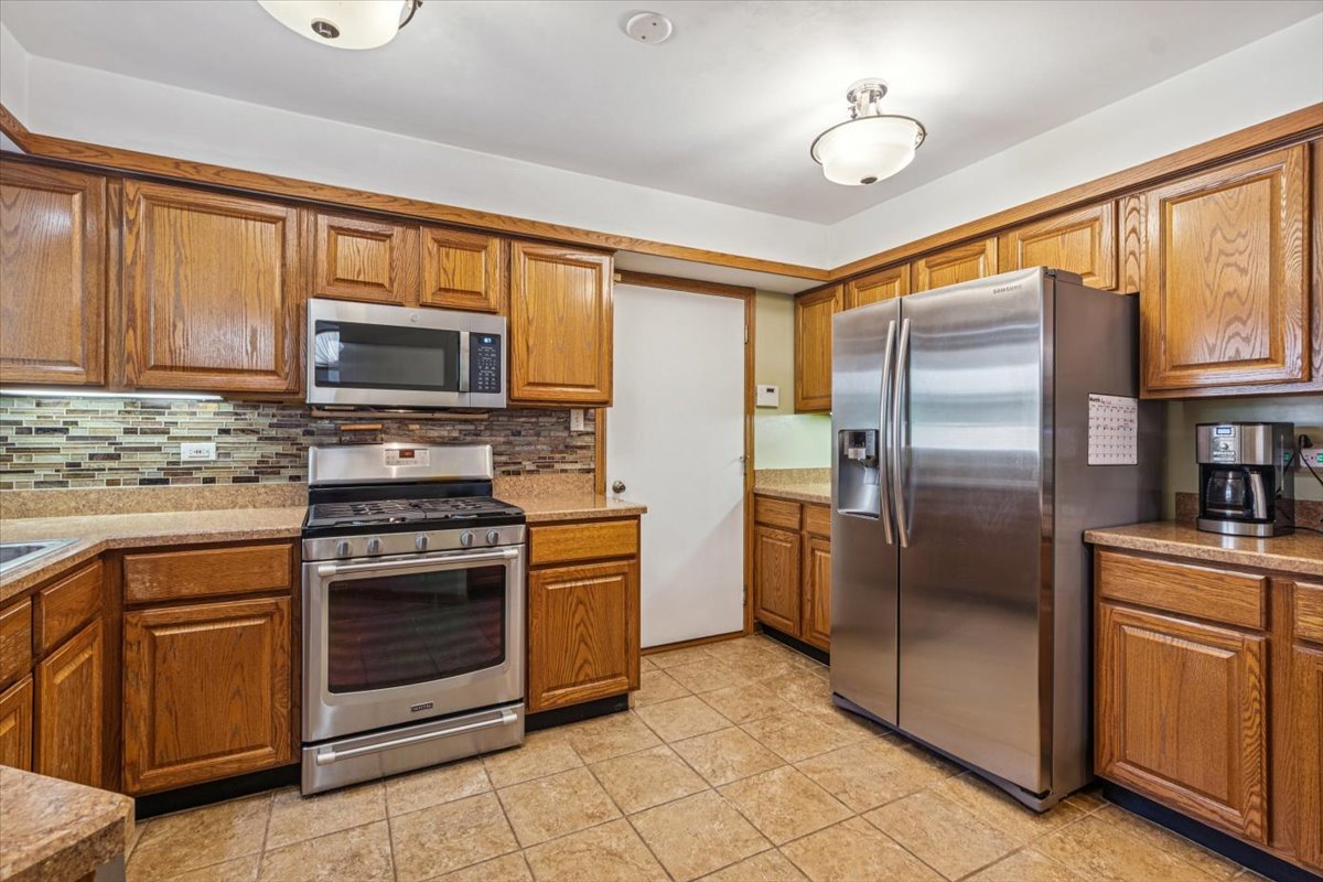 18334 Pine Wood Lane, Tinley Park, IL 60477