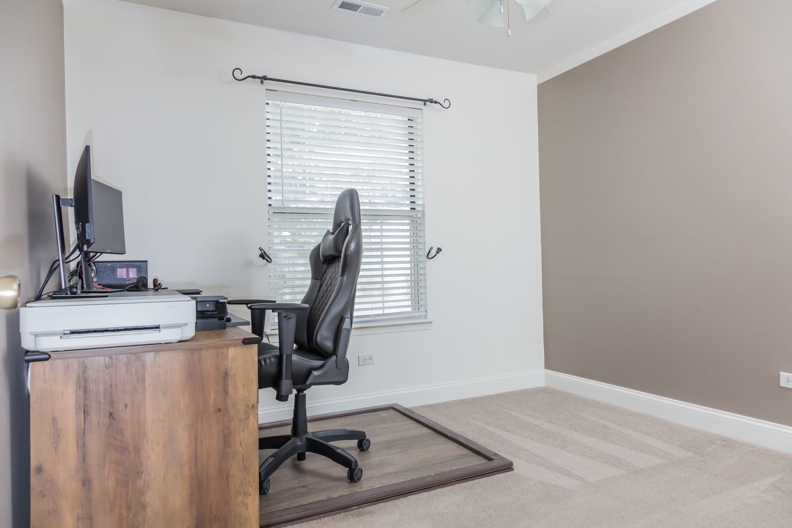 699 GREENFIELD Court #B2, Bartlett, IL 60103