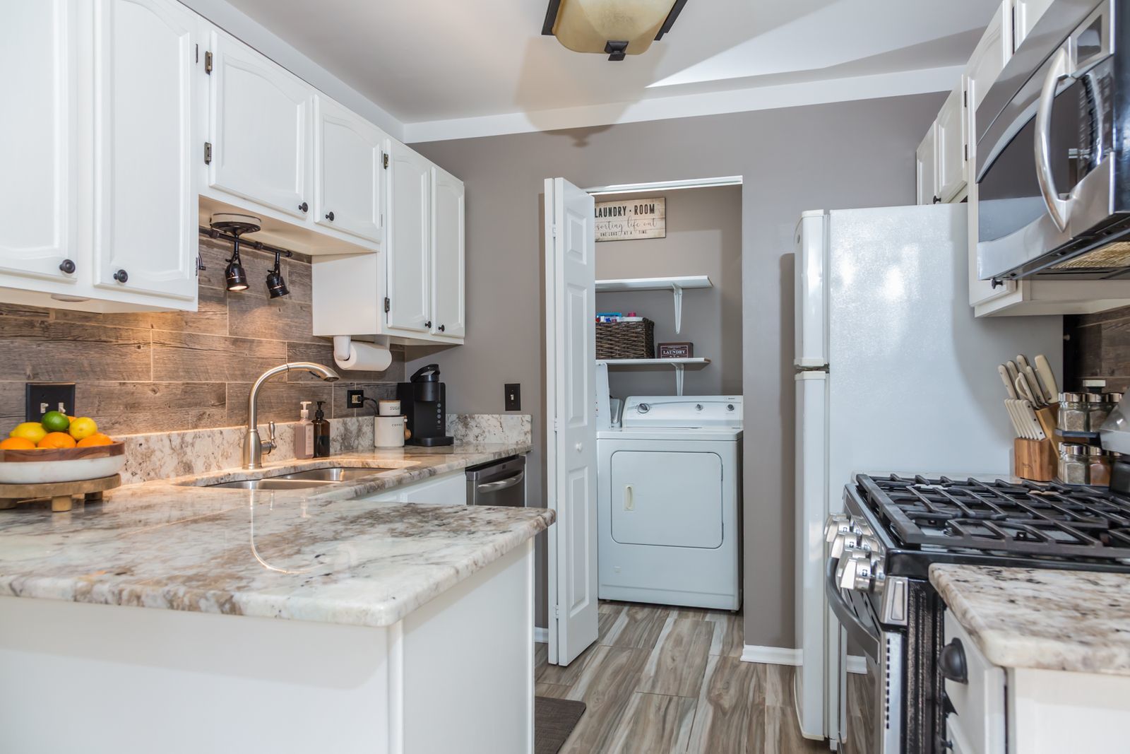 699 GREENFIELD Court #B2, Bartlett, IL 60103