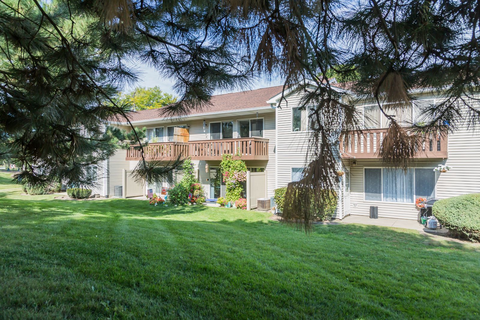699 GREENFIELD Court #B2, Bartlett, IL 60103