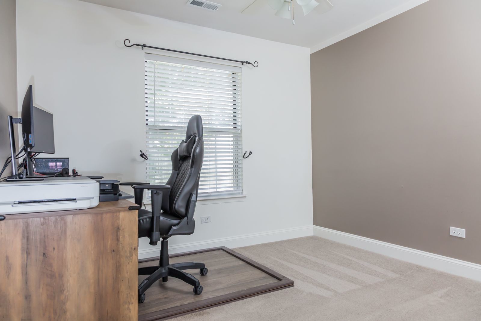 699 GREENFIELD Court #B2, Bartlett, IL 60103