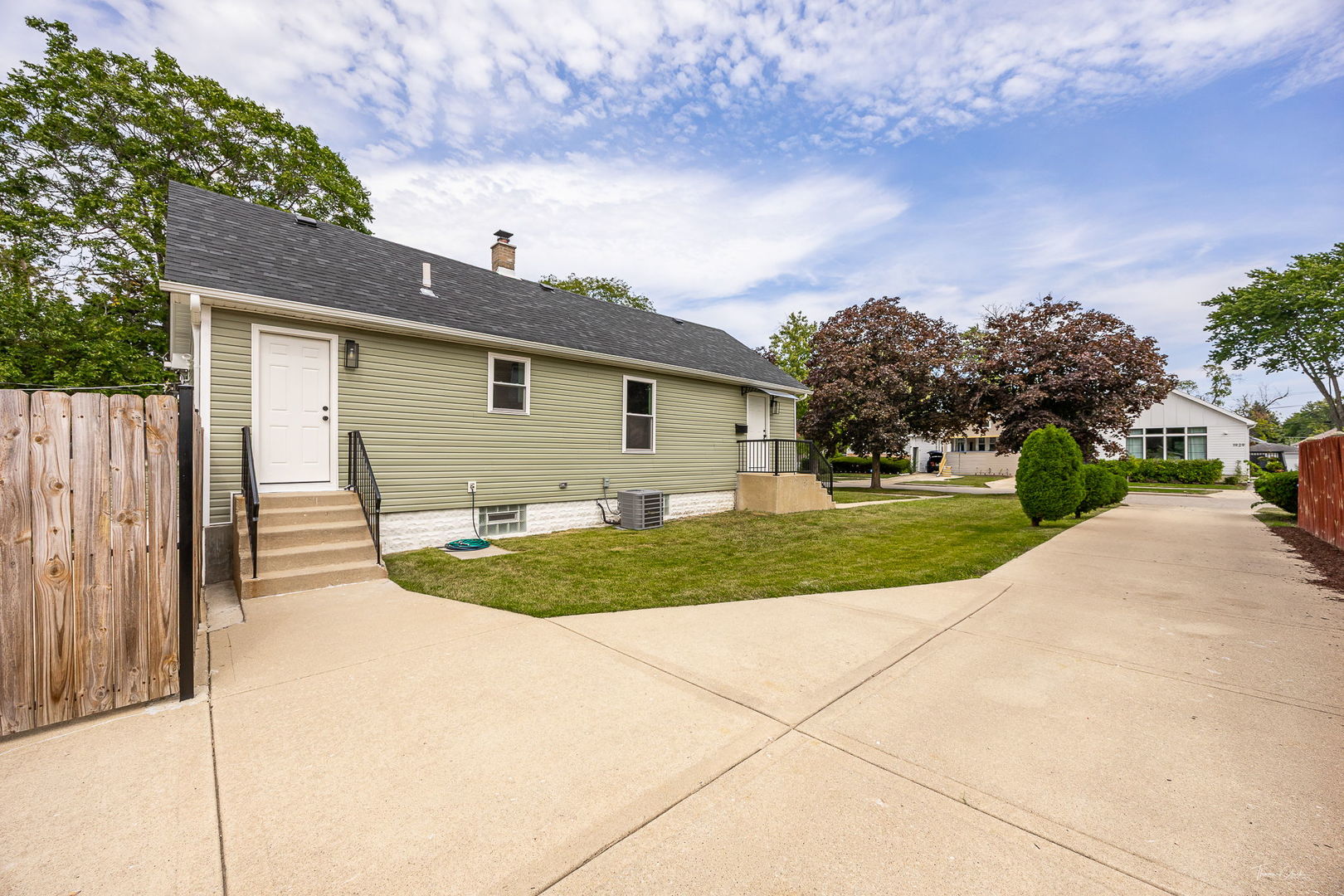 1926 S 19th Avenue, Maywood, IL 60153