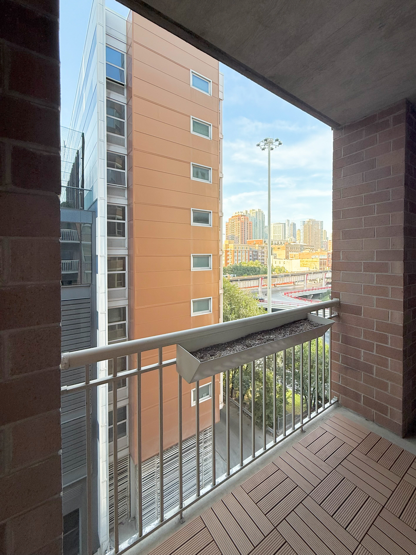 720 W Randolph Street #608, Chicago, IL 60661