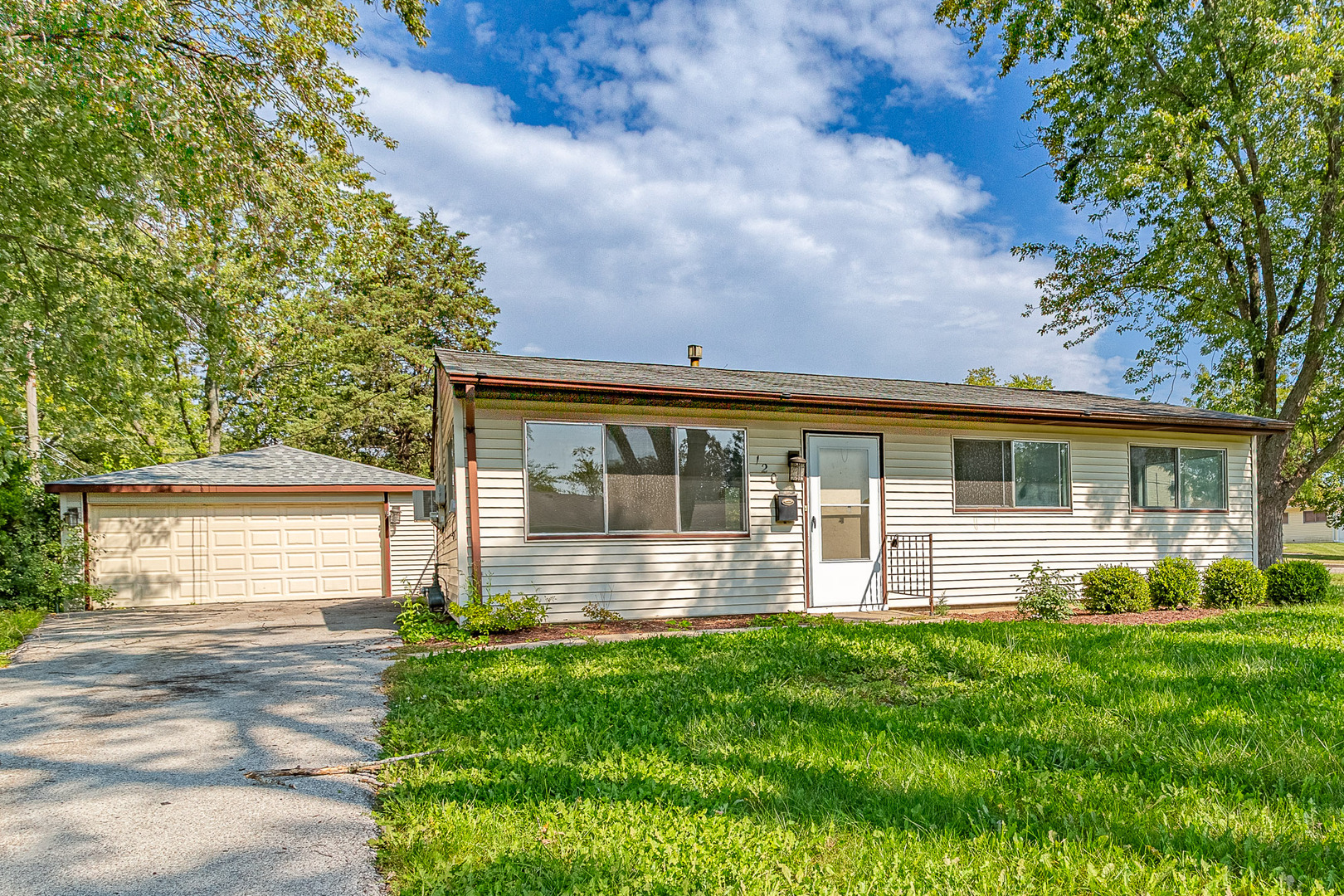 120 GROW Lane, Streamwood, IL 60107