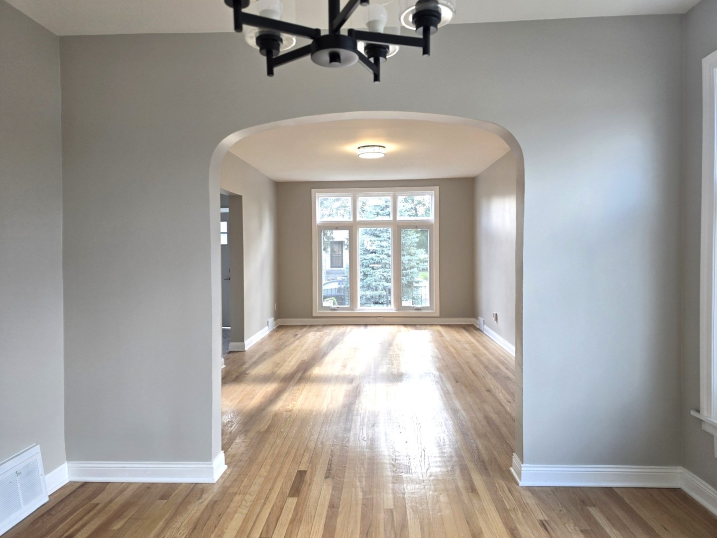 5657 N Parkside Avenue, Chicago, IL 60646