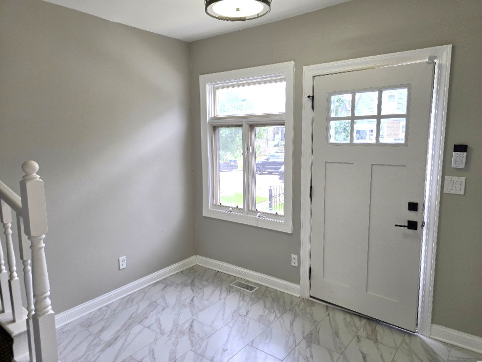 5657 N Parkside Avenue, Chicago, IL 60646