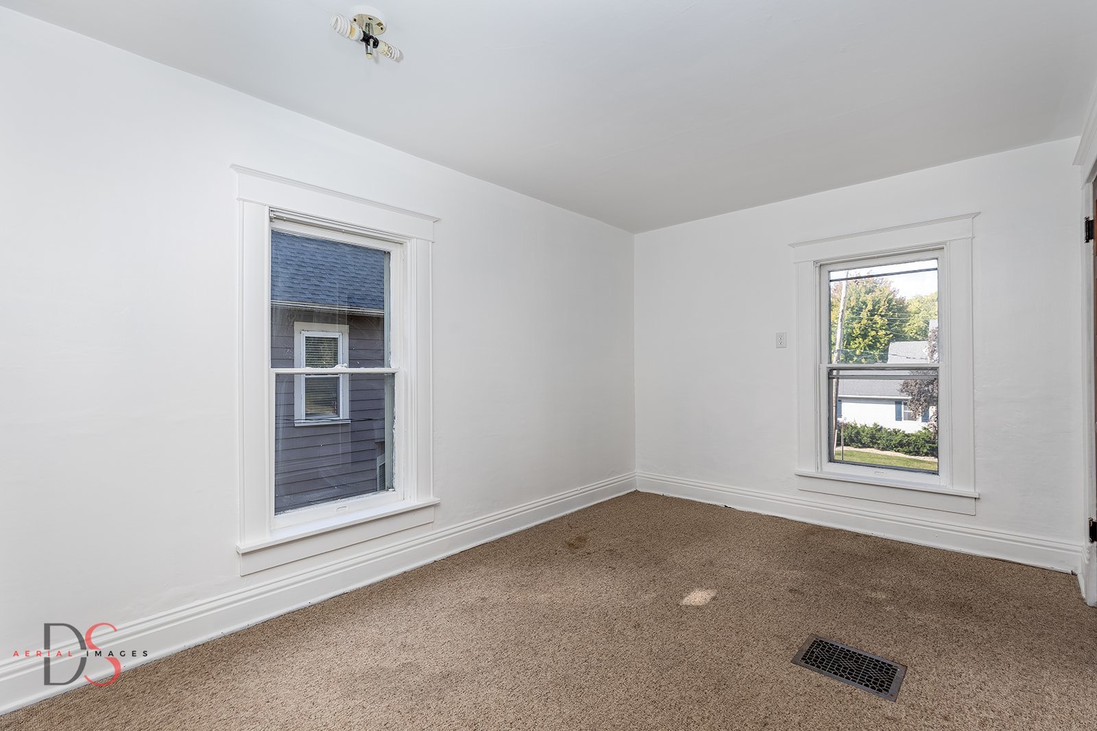 131 E Church Street, Utica, IL 61373