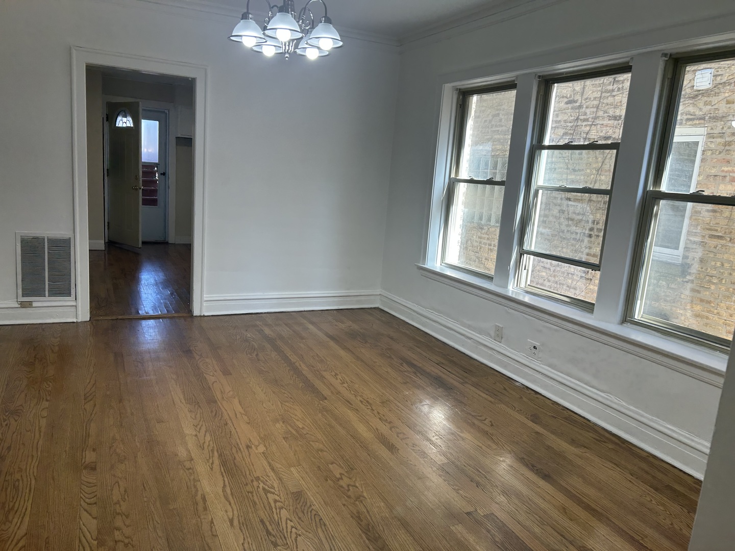 3240 W Victoria Street, Chicago, IL 60659