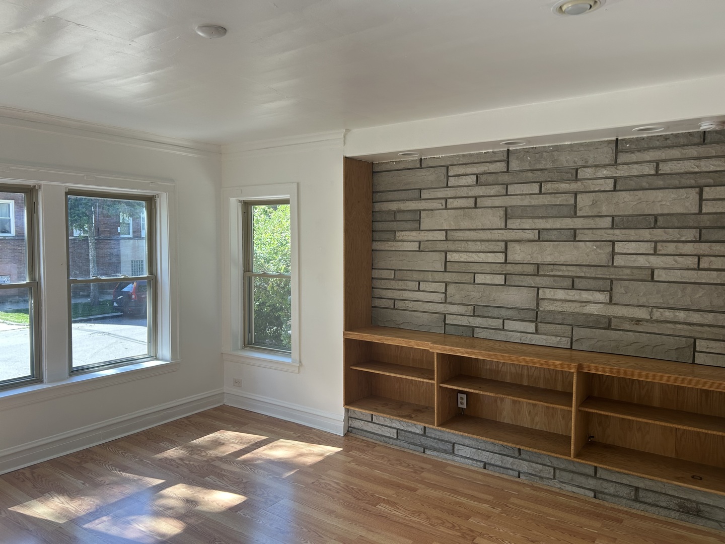 3240 W Victoria Street, Chicago, IL 60659