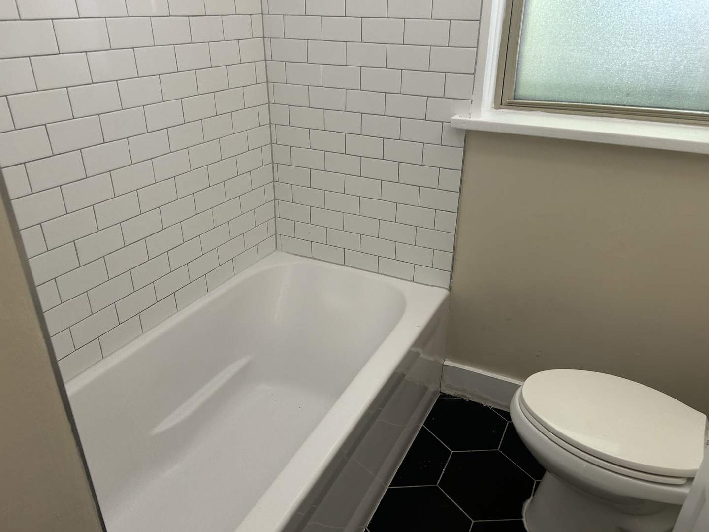 3240 W Victoria Street, Chicago, IL 60659