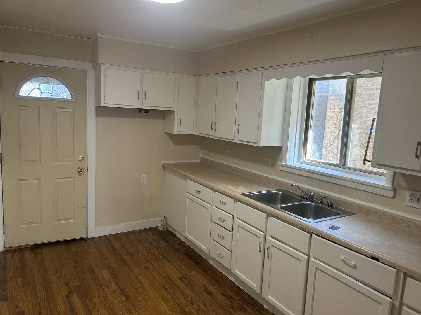 3240 W Victoria Street, Chicago, IL 60659