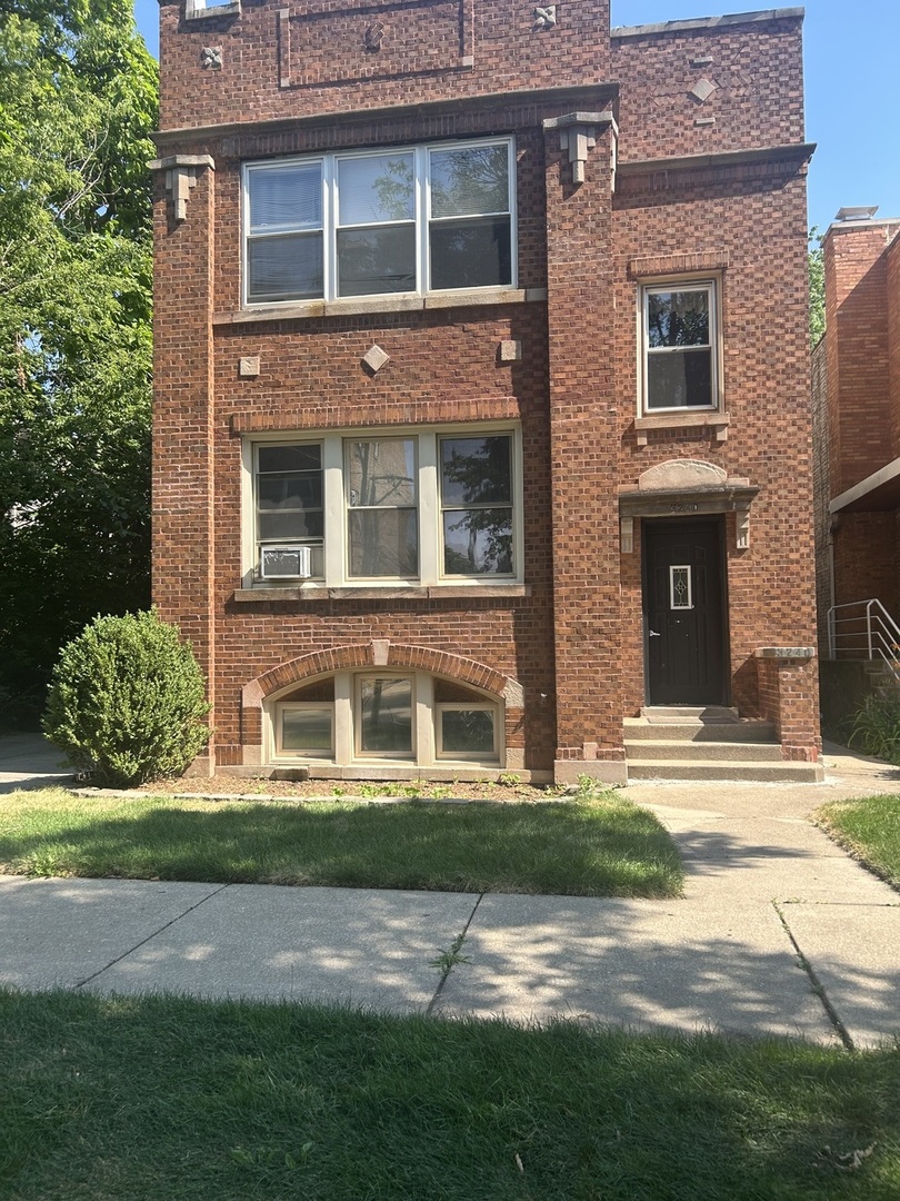 3240 W Victoria Street, Chicago, IL 60659