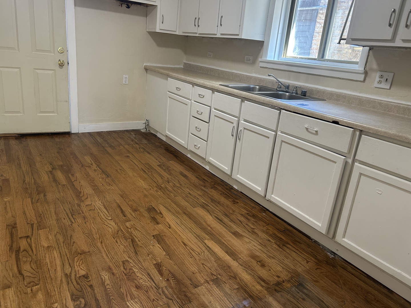 3240 W Victoria Street, Chicago, IL 60659