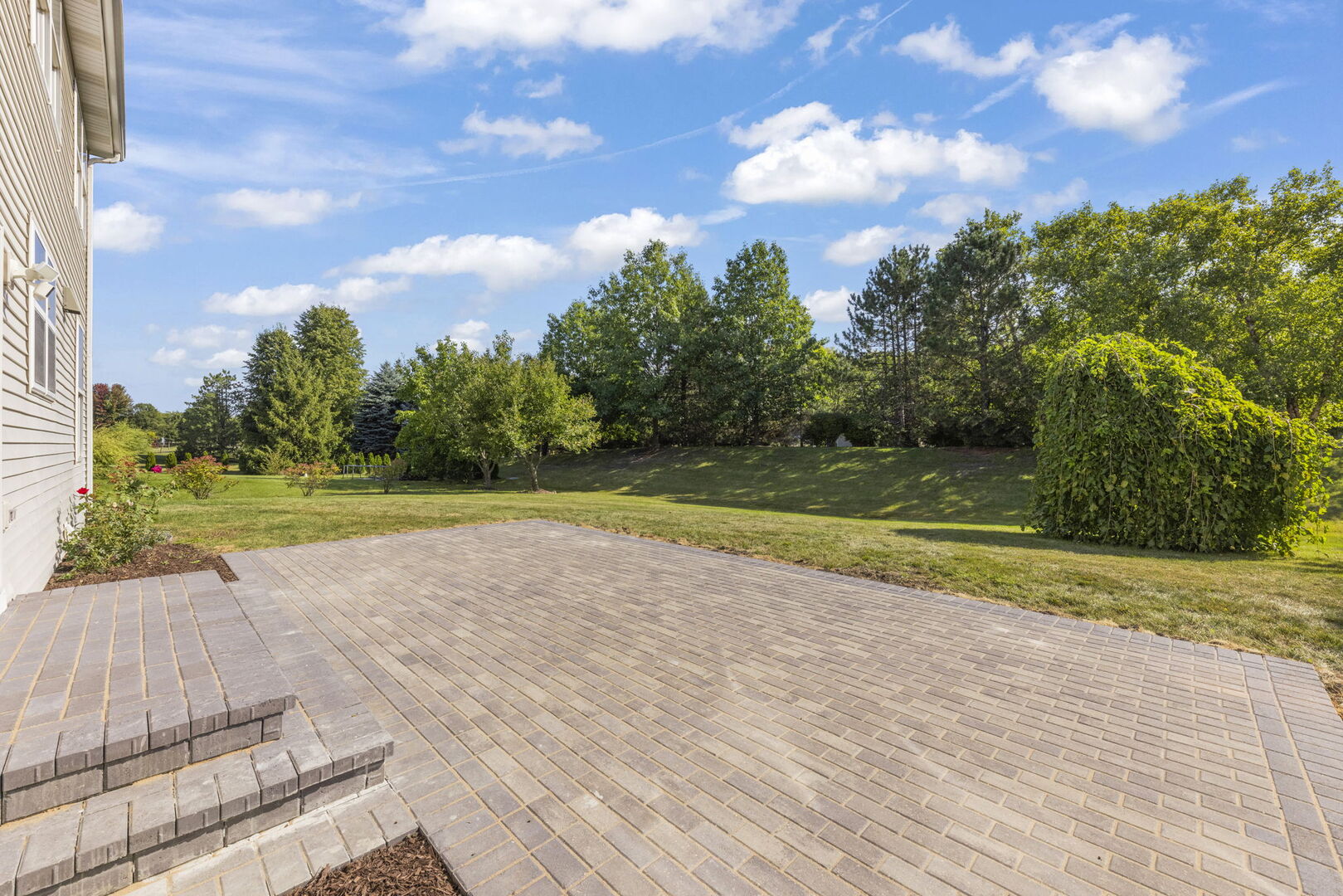 5 Player Court, Bolingbrook, IL 60490