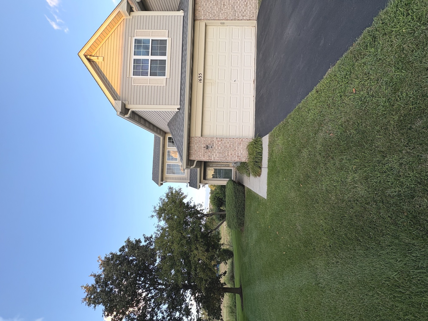 1635 S Candlestick Way, Waukegan, IL 60085