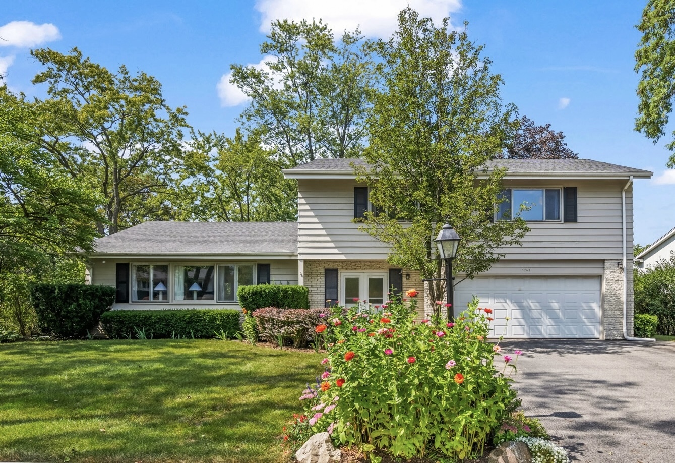 1746 Ellendale Drive, Northbrook, IL 60062