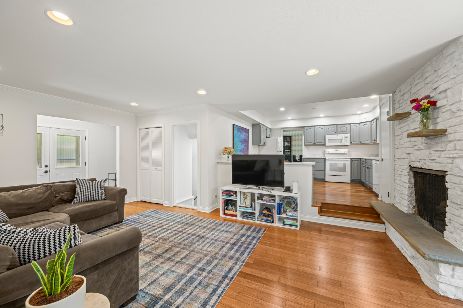 1746 Ellendale Drive, Northbrook, IL 60062
