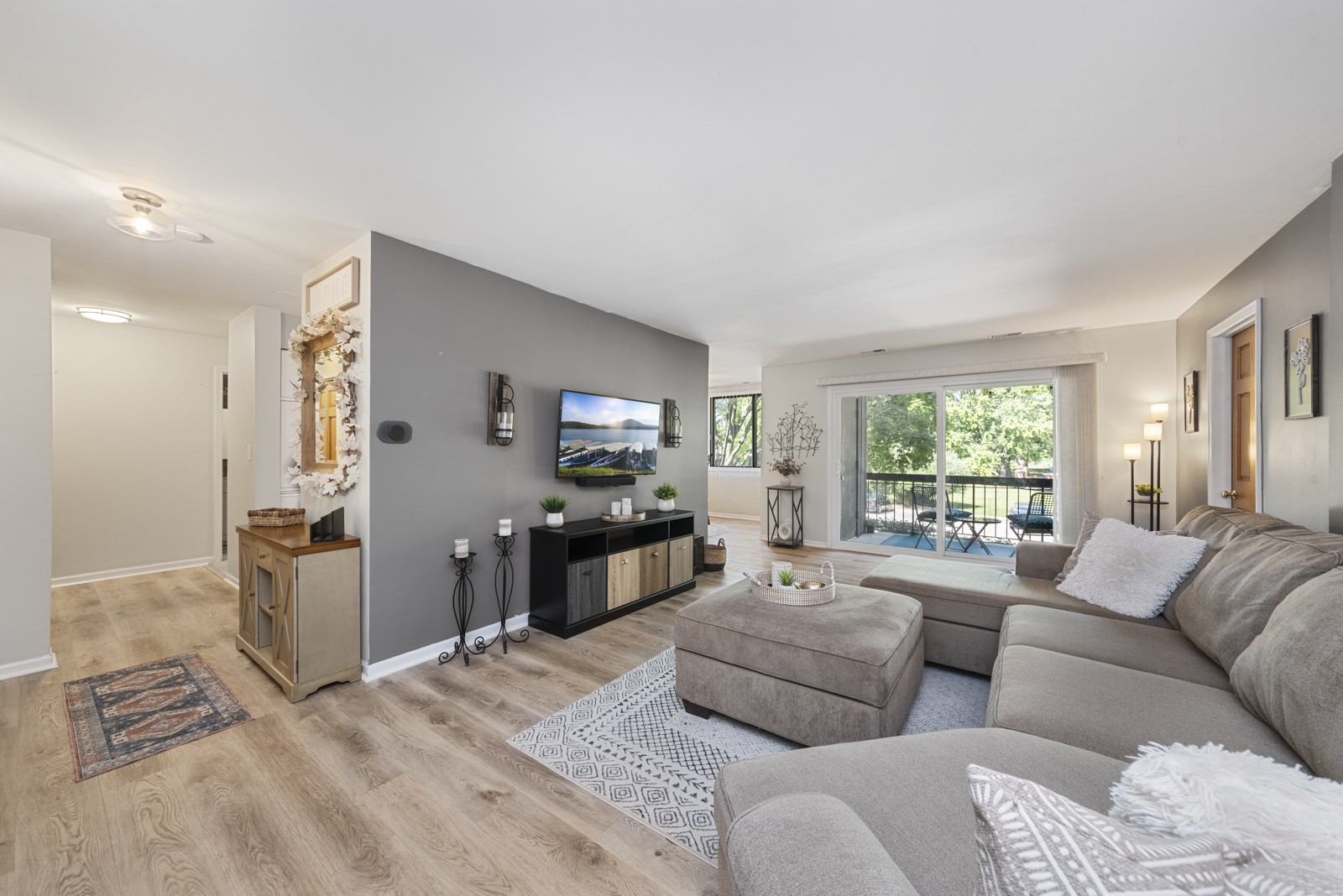 440 Raintree Court #1D, Glen Ellyn, IL 60137