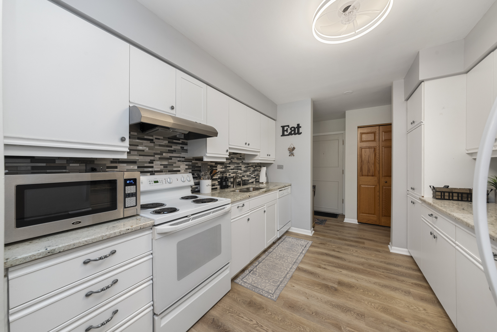 440 Raintree Court #1D, Glen Ellyn, IL 60137
