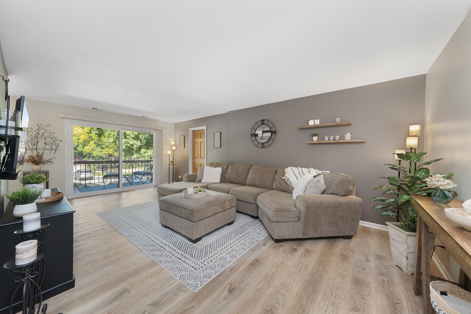 440 Raintree Court #1D, Glen Ellyn, IL 60137