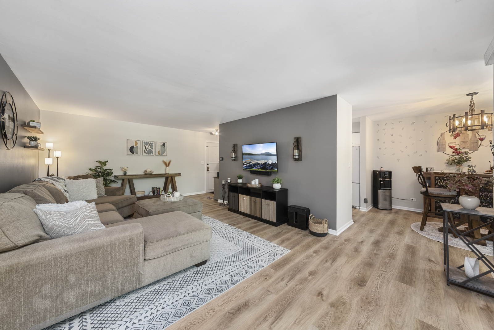 440 Raintree Court #1D, Glen Ellyn, IL 60137