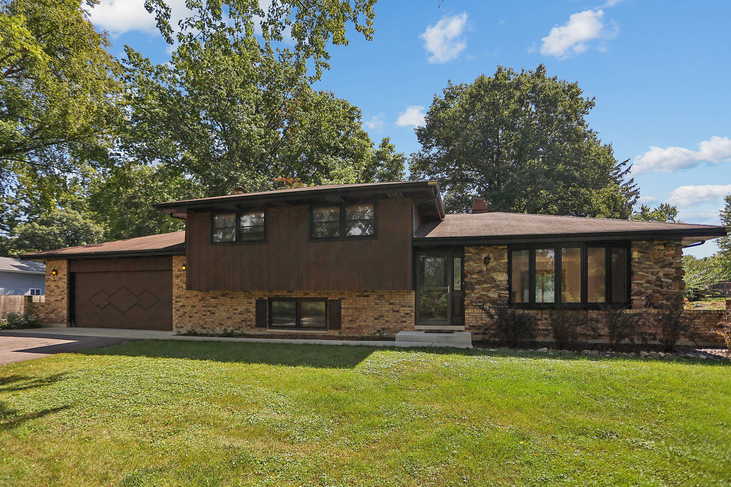 30W535 Avard Road, West Chicago, IL 60185