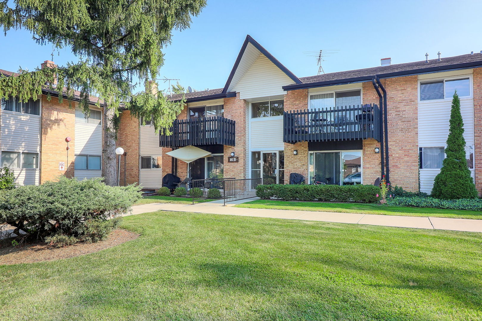 16B Kingery Quarter #208, Willowbrook, IL 60527