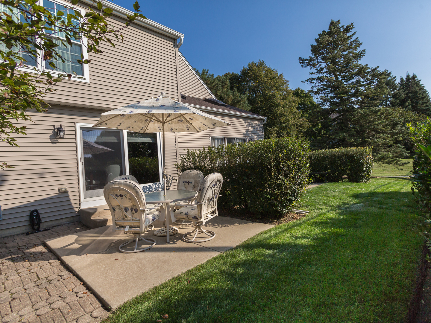 21 E Shag Bark Lane, Streamwood, IL 60107