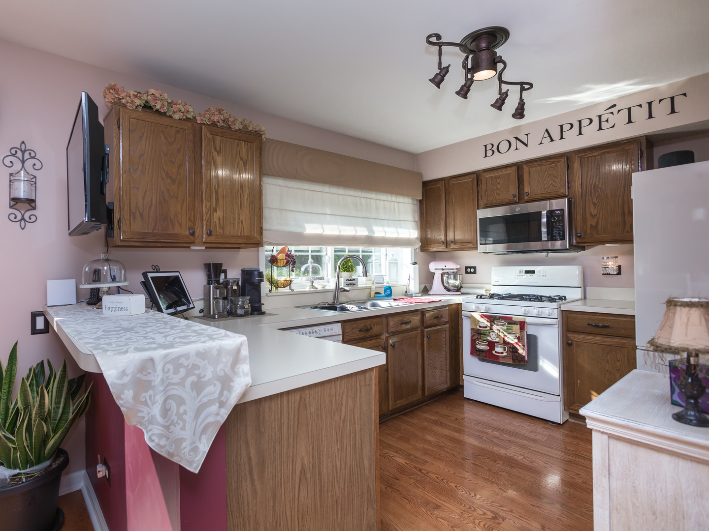 21 E Shag Bark Lane, Streamwood, IL 60107