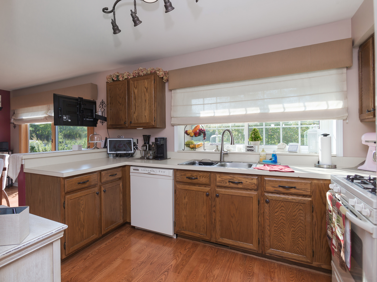 21 E Shag Bark Lane, Streamwood, IL 60107