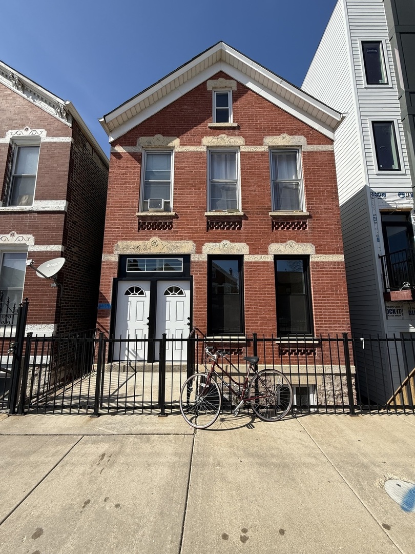2124 W 18th Place #1, Chicago, IL 60608