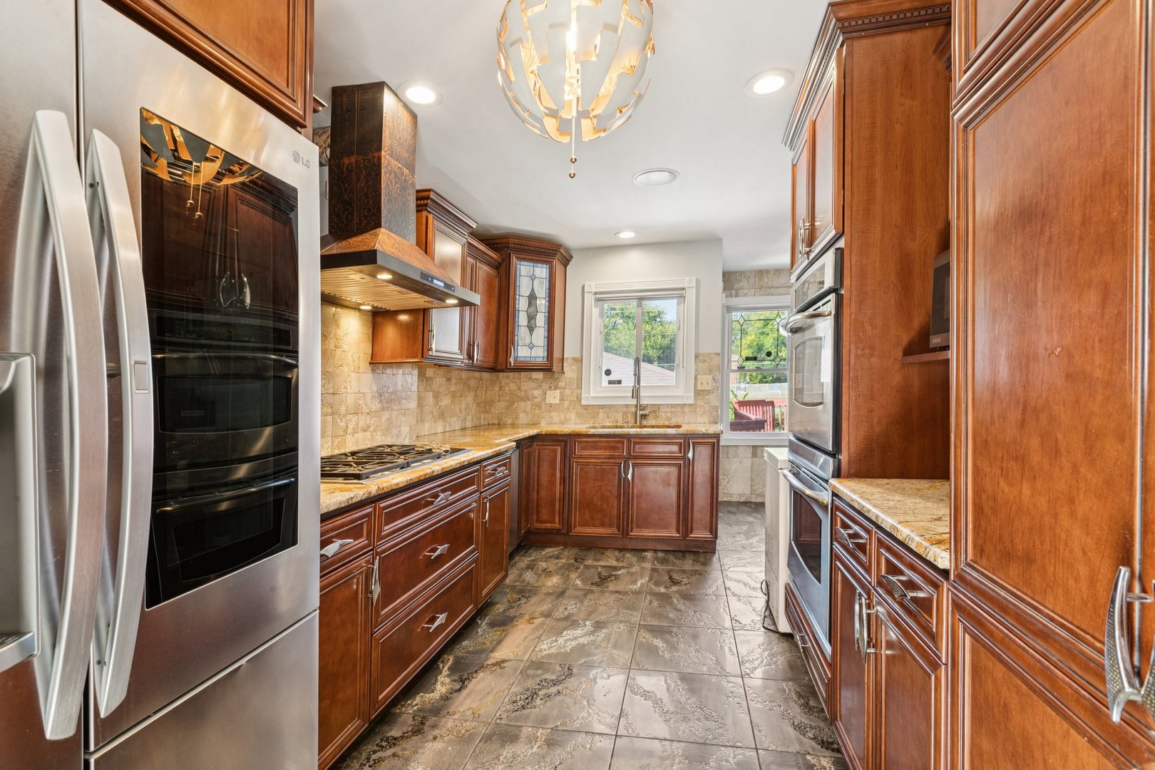 2412 S 19th Avenue, Broadview, IL 60155